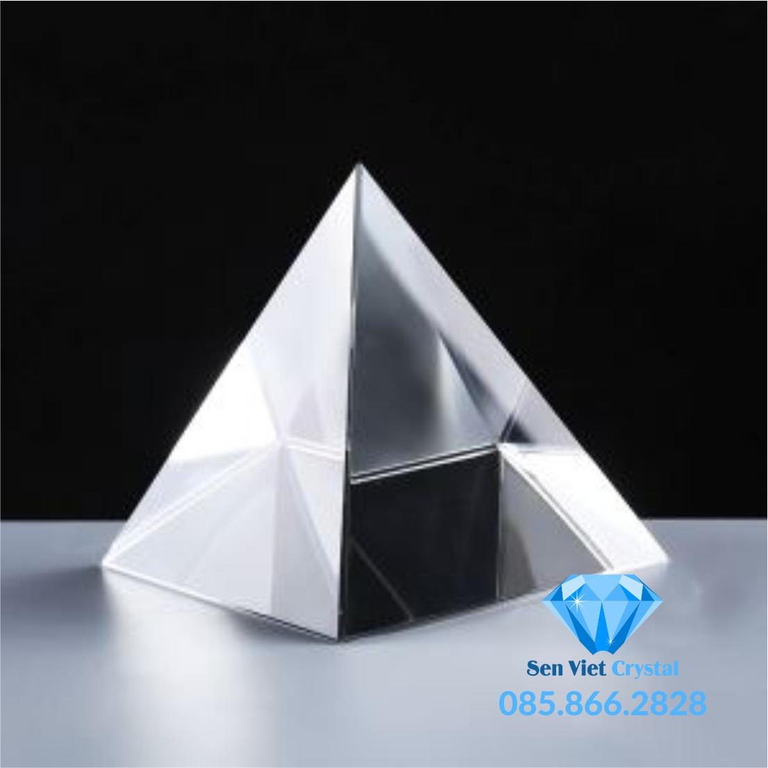 Chặn giấy pha lê hình chóp tam giác 